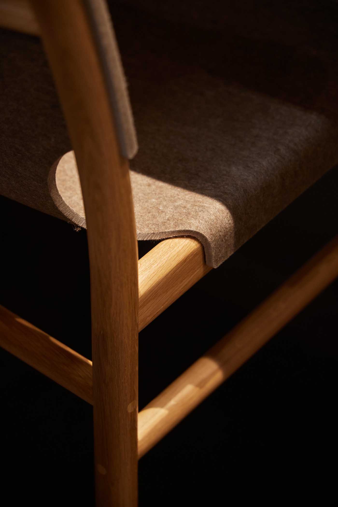Alki-Xume-Chaise-Pet-Chene-Iratzoki-studio-01