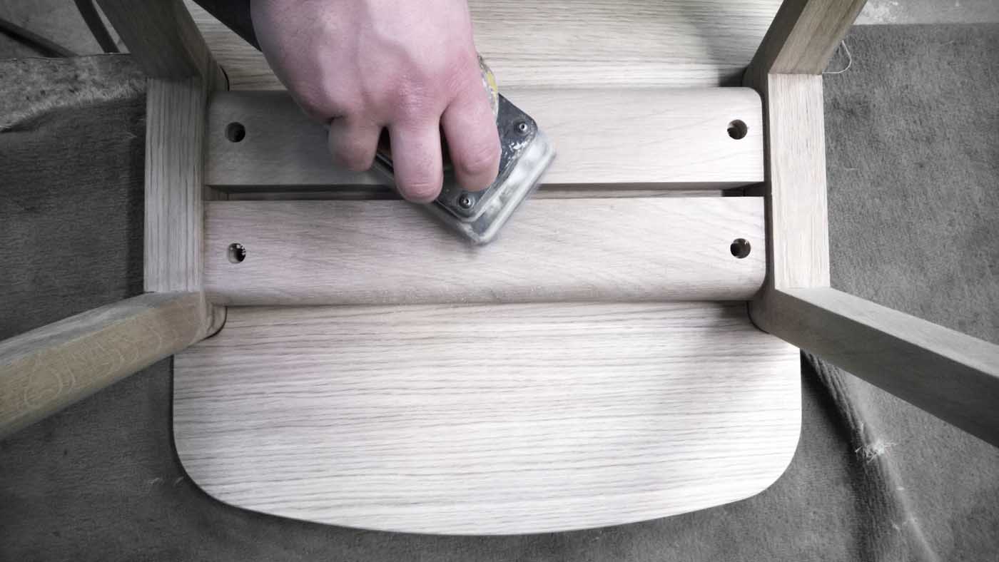 Chaise-chene-massif-heldu-design-iratzoki-studio-alki-0