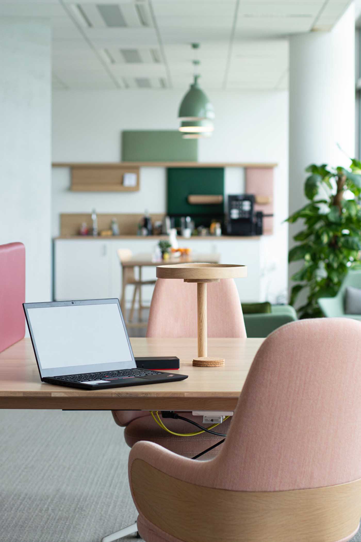 Chaise-de-bureau-chene-lan-design-iratzoki-studio-alki-03