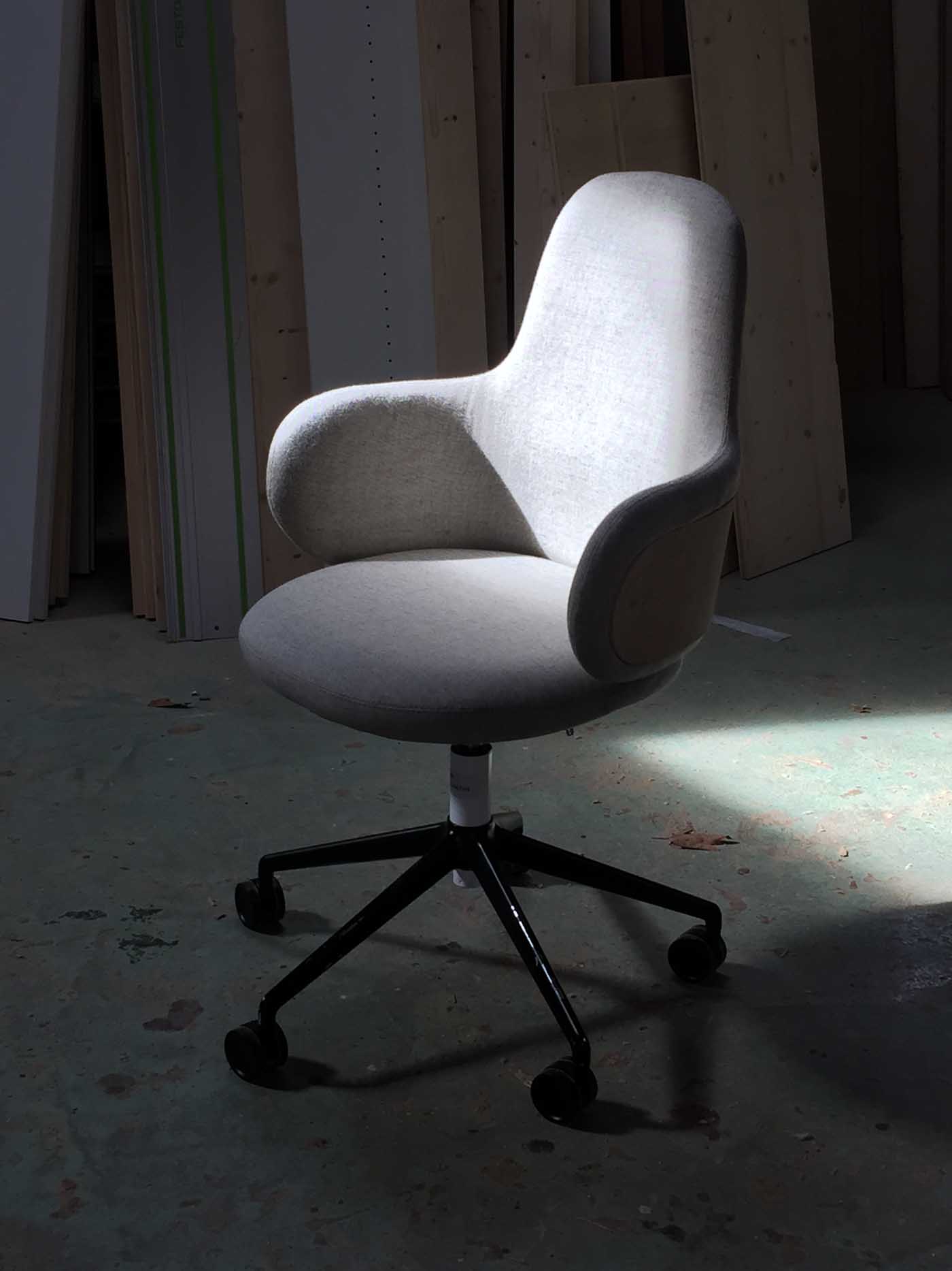 Chaise-de-bureau-chene-lan-design-iratzoki-studio-alki-10