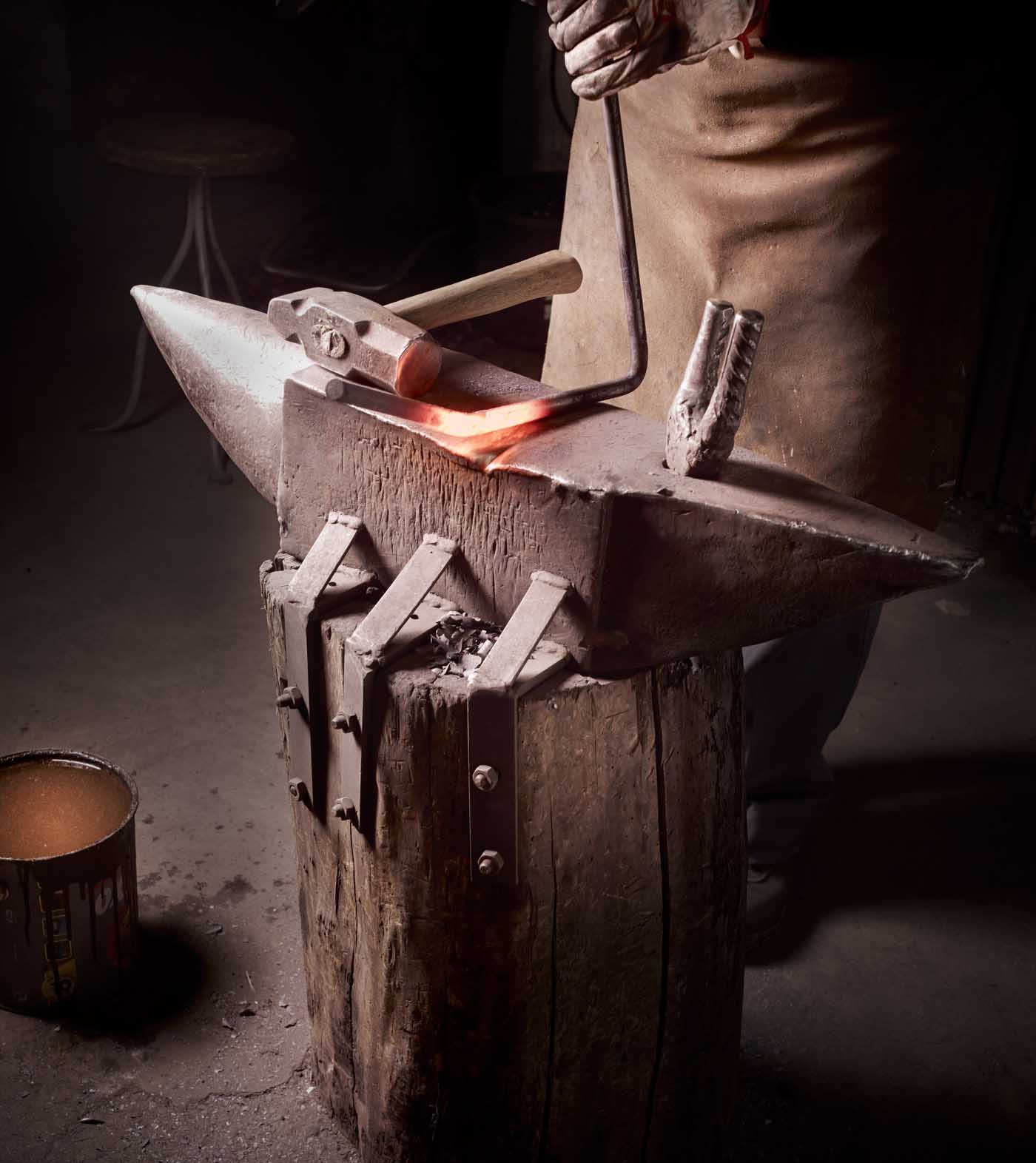 Kea-meubles-chene-fer-forge-design-iratzoki-studio-Alki-22