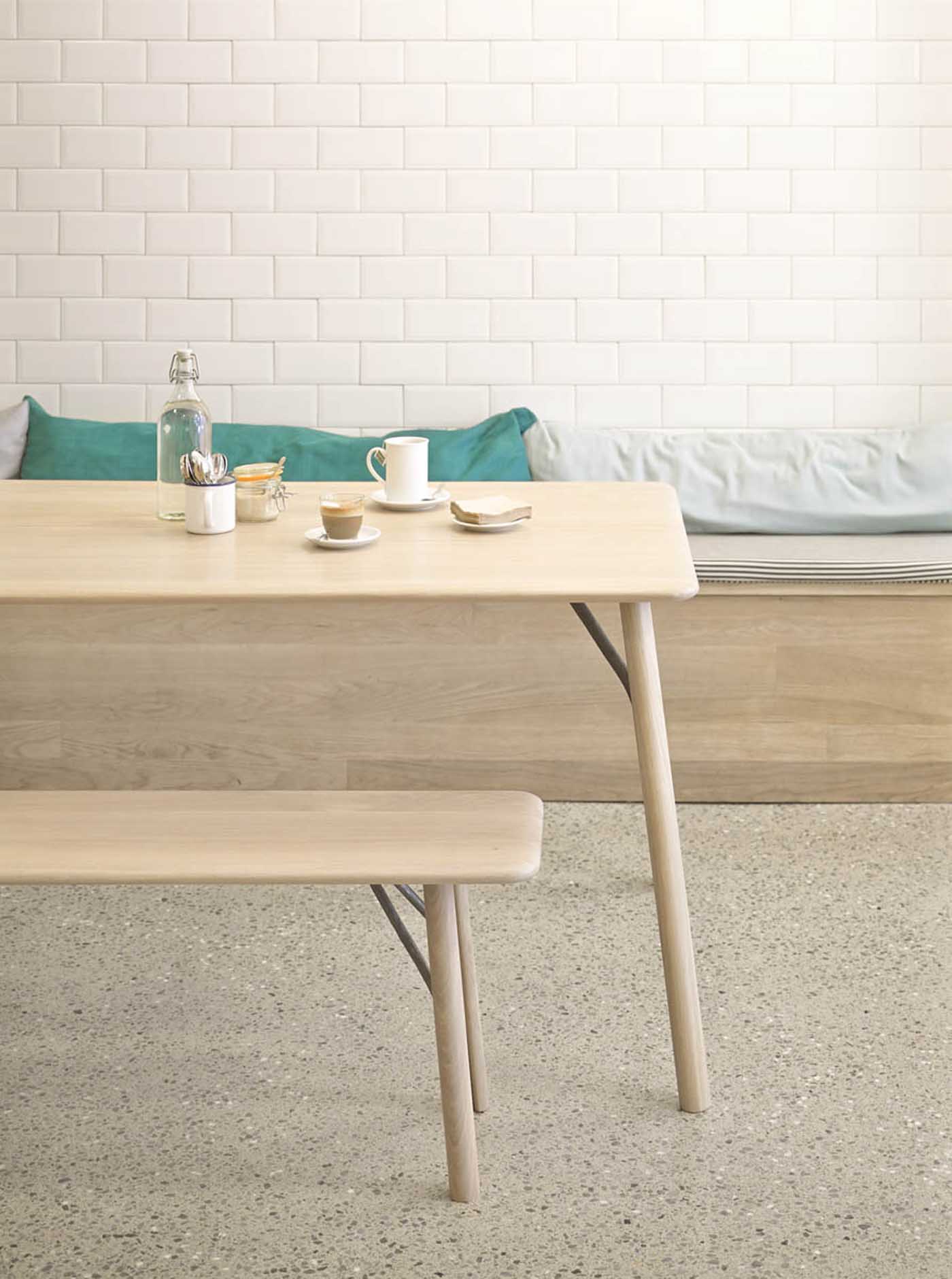 Kea-meubles-chene-fer-forge-design-iratzoki-studio-Alki-24