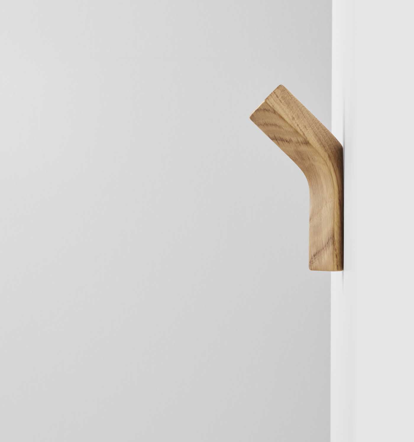 Patere-chene-massif-dilindan-Alki-Design-Iratzoki-Studio-09