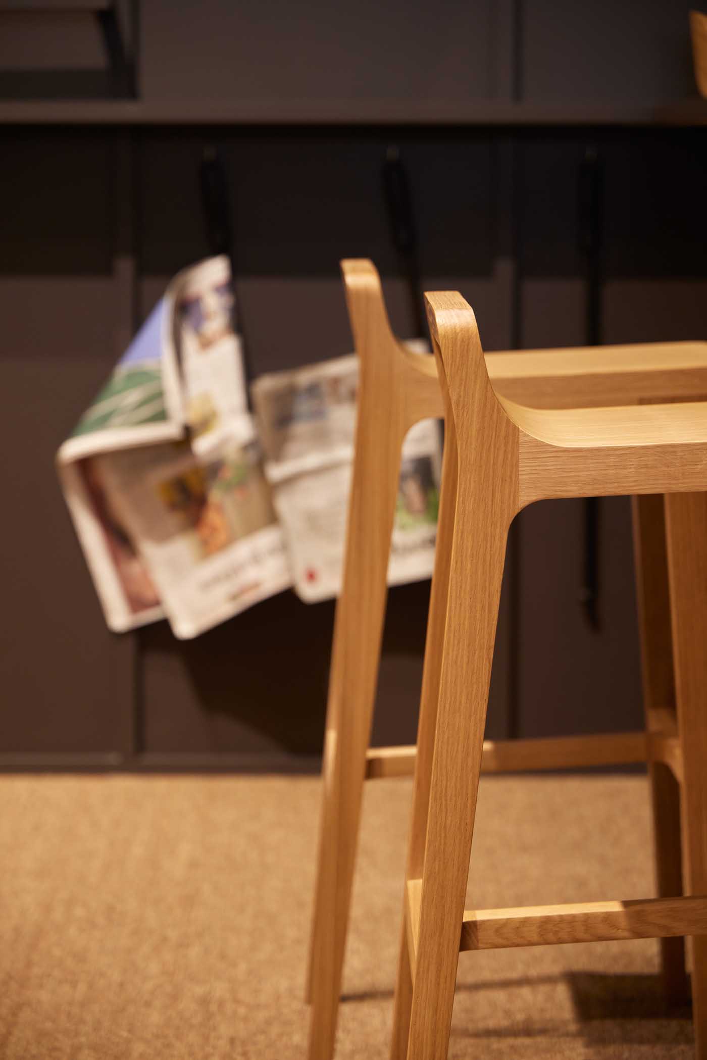 Tabouret-chene-massif-design-iratzoki-studio-emea-alki-17