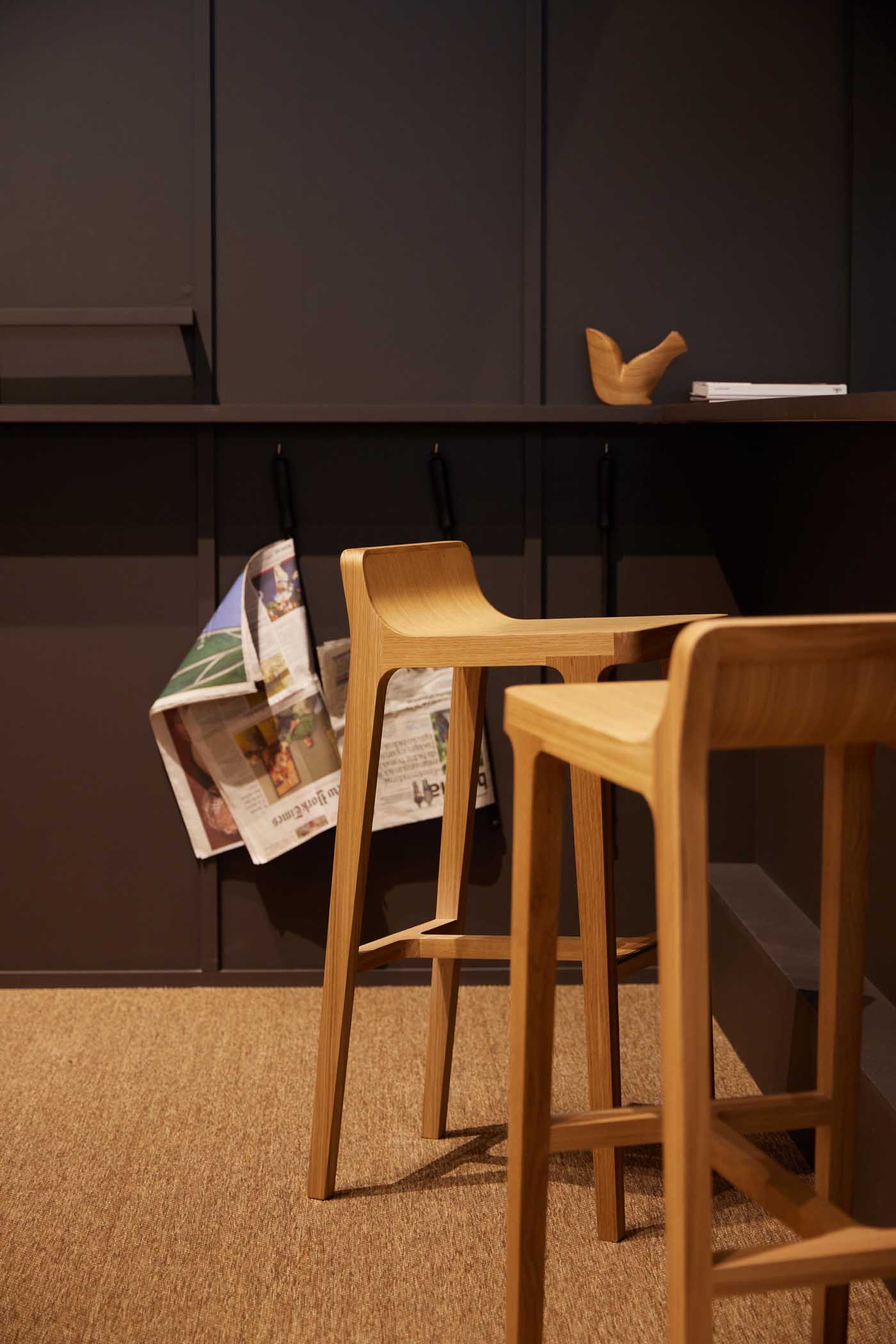 Tabouret-chene-massif-design-iratzoki-studio-emea-alki-20